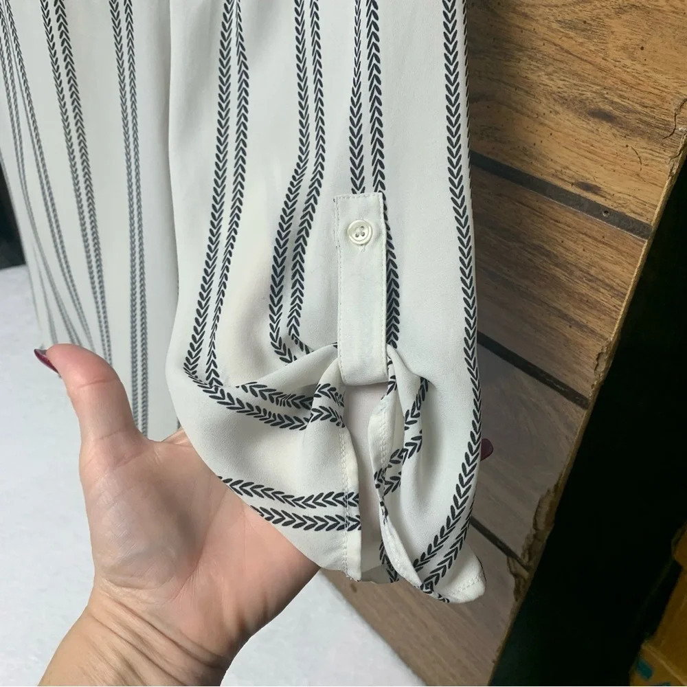 Maurice’s cream/black quarter zip blouse roll tab sleeves semi sheer size L - Picture 3 of 9